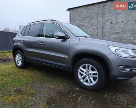 Сірий Фольксваген Тігуан, об'ємом двигуна 2 л та пробігом 115 тис. км за 11200 $, фото 1 на Automoto.ua