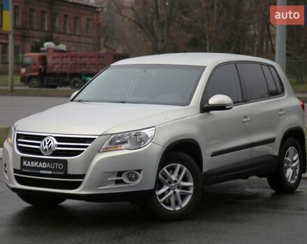 Серый Фольксваген Тигуан, объемом двигателя 2 л и пробегом 152 тыс. км за 10500 $, фото 1 на Automoto.ua