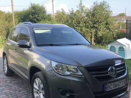 Фольксваген Тігуан 2010 у Каменке-Бугской на Automoto.ua Сірий Фольксваген Тігуан, об'ємом двигуна 2 л та пробігом 220 тис. км за 11500 $, фото 1 на Automoto.ua