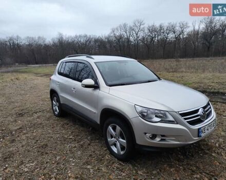 Серый Фольксваген Тигуан, объемом двигателя 2 л и пробегом 194 тыс. км за 10800 $, фото 1 на Automoto.ua