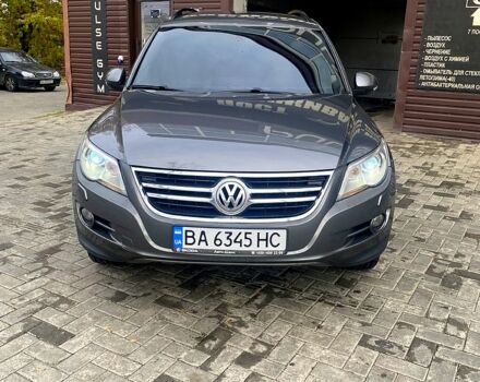 Серый Фольксваген Тигуан, объемом двигателя 2 л и пробегом 165 тыс. км за 10000 $, фото 1 на Automoto.ua