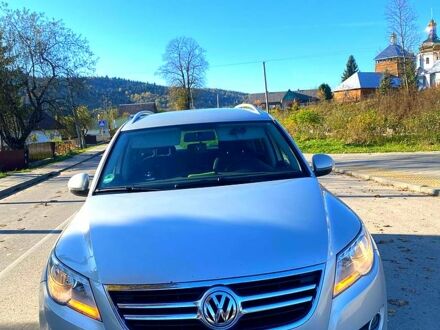 Серый Фольксваген Тигуан, объемом двигателя 2 л и пробегом 300 тыс. км за 12200 $, фото 1 на Automoto.ua