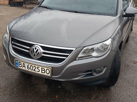 Фольксваген Тигуан 2010 в Кропивницком (Кировограде) на Automoto.ua Серый Фольксваген Тигуан, объемом двигателя 2 л и пробегом 129 тыс. км за 12000 $, фото 1 на Automoto.ua