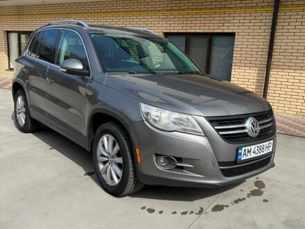 Серый Фольксваген Тигуан, объемом двигателя 2 л и пробегом 240 тыс. км за 8199 $, фото 1 на Automoto.ua