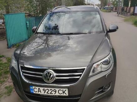 Фольксваген Тігуан 2010 у Черкасах на Automoto.ua Сірий Фольксваген Тігуан, об'ємом двигуна 2 л та пробігом 197 тис. км за 14100 $, фото 1 на Automoto.ua
