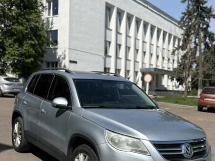 Серый Фольксваген Тигуан, объемом двигателя 1.98 л и пробегом 175 тыс. км за 10000 $, фото 1 на Automoto.ua
