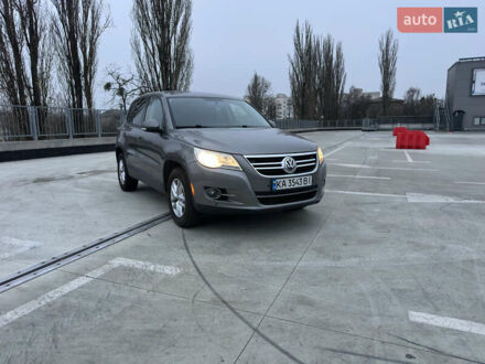 Серый Фольксваген Тигуан, объемом двигателя 1.98 л и пробегом 240 тыс. км за 11500 $, фото 1 на Automoto.ua