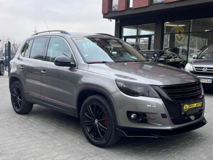 Фольксваген Тигуан 2010 в Черновцах на Automoto.ua Серый Фольксваген Тигуан, объемом двигателя 2 л и пробегом 262 тыс. км за 11500 $, фото 1 на Automoto.ua