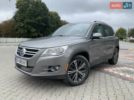 Серый Фольксваген Тигуан, объемом двигателя 2 л и пробегом 222 тыс. км за 11000 $, фото 1 на Automoto.ua