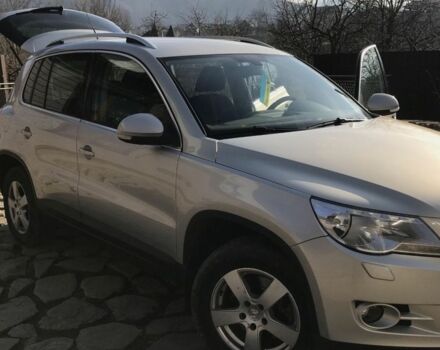 Серый Фольксваген Тигуан, объемом двигателя 1.4 л и пробегом 270 тыс. км за 8000 $, фото 1 на Automoto.ua