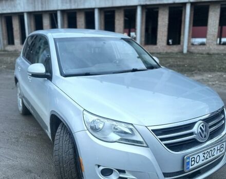 Сірий Фольксваген Тігуан, об'ємом двигуна 2 л та пробігом 300 тис. км за 9000 $, фото 1 на Automoto.ua