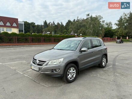 Сірий Фольксваген Тігуан, об'ємом двигуна 2 л та пробігом 197 тис. км за 10500 $, фото 1 на Automoto.ua