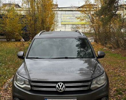 Серый Фольксваген Тигуан, объемом двигателя 2 л и пробегом 242 тыс. км за 9300 $, фото 1 на Automoto.ua