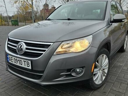 Сірий Фольксваген Тігуан, об'ємом двигуна 1.98 л та пробігом 194 тис. км за 10800 $, фото 1 на Automoto.ua