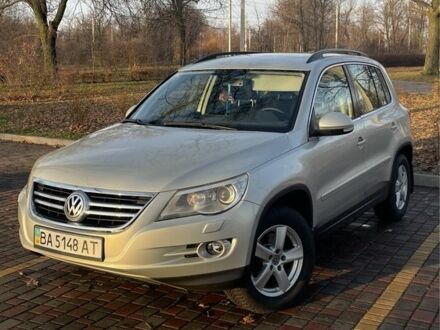 Серый Фольксваген Тигуан, объемом двигателя 2 л и пробегом 183 тыс. км за 10700 $, фото 1 на Automoto.ua