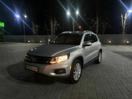 Сірий Фольксваген Тігуан, об'ємом двигуна 2 л та пробігом 241 тис. км за 9300 $, фото 1 на Automoto.ua