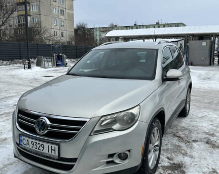 Серый Фольксваген Тигуан, объемом двигателя 2 л и пробегом 203 тыс. км за 11000 $, фото 1 на Automoto.ua