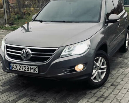 Серый Фольксваген Тигуан, объемом двигателя 1.98 л и пробегом 186 тыс. км за 11999 $, фото 1 на Automoto.ua