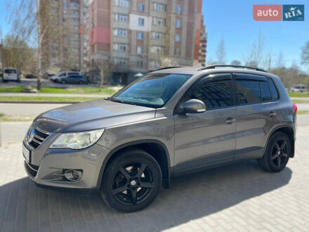 Фольксваген Тигуан 2011 в Сумах на Automoto.ua Серый Фольксваген Тигуан, объемом двигателя 1.98 л и пробегом 223 тыс. км за 11800 $, фото 1 на Automoto.ua