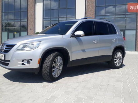 Серый Фольксваген Тигуан, объемом двигателя 1.98 л и пробегом 247 тыс. км за 12500 $, фото 1 на Automoto.ua