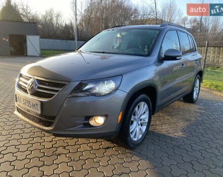 Серый Фольксваген Тигуан, объемом двигателя 2 л и пробегом 289 тыс. км за 10799 $, фото 1 на Automoto.ua