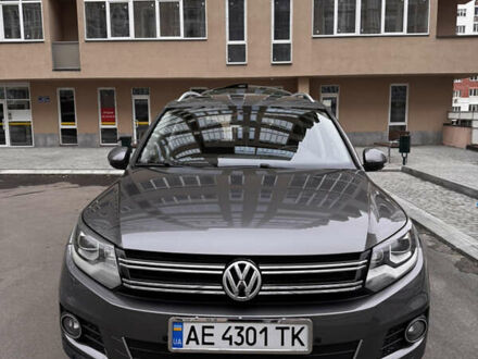 Сірий Фольксваген Тігуан, об'ємом двигуна 1.98 л та пробігом 225 тис. км за 10400 $, фото 1 на Automoto.ua