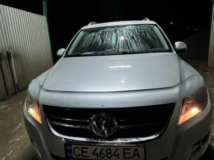 Серый Фольксваген Тигуан, объемом двигателя 2 л и пробегом 217 тыс. км за 12000 $, фото 1 на Automoto.ua