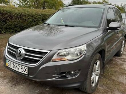 Серый Фольксваген Тигуан, объемом двигателя 2 л и пробегом 117 тыс. км за 11000 $, фото 1 на Automoto.ua