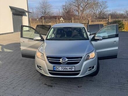 Серый Фольксваген Тигуан, объемом двигателя 1.98 л и пробегом 252 тыс. км за 9500 $, фото 1 на Automoto.ua