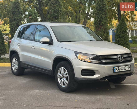 Серый Фольксваген Тигуан, объемом двигателя 2 л и пробегом 170 тыс. км за 9500 $, фото 1 на Automoto.ua