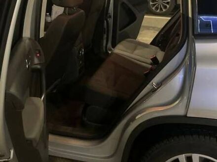 Серый Фольксваген Тигуан, объемом двигателя 1.98 л и пробегом 211 тыс. км за 12000 $, фото 1 на Automoto.ua