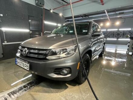 Фольксваген Тигуан 2012 в Белгород-Днестровском на Automoto.ua Серый Фольксваген Тигуан, объемом двигателя 2 л и пробегом 206 тыс. км за 11000 $, фото 1 на Automoto.ua