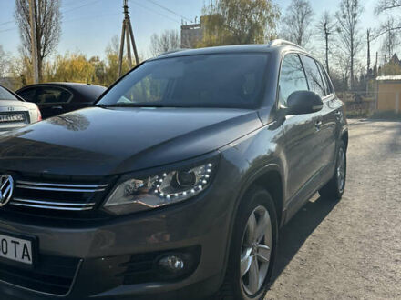 Серый Фольксваген Тигуан, объемом двигателя 1.97 л и пробегом 240 тыс. км за 15600 $, фото 1 на Automoto.ua