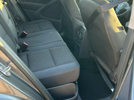 Сірий Фольксваген Тігуан, об'ємом двигуна 1.98 л та пробігом 220 тис. км за 11000 $, фото 1 на Automoto.ua