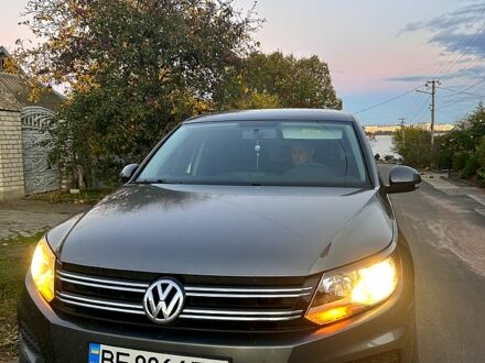 Сірий Фольксваген Тігуан, об'ємом двигуна 2 л та пробігом 170 тис. км за 12500 $, фото 1 на Automoto.ua