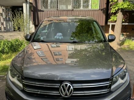 Серый Фольксваген Тигуан, объемом двигателя 2 л и пробегом 177 тыс. км за 12850 $, фото 1 на Automoto.ua