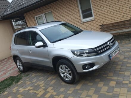 Сірий Фольксваген Тігуан, об'ємом двигуна 2 л та пробігом 251 тис. км за 9700 $, фото 1 на Automoto.ua