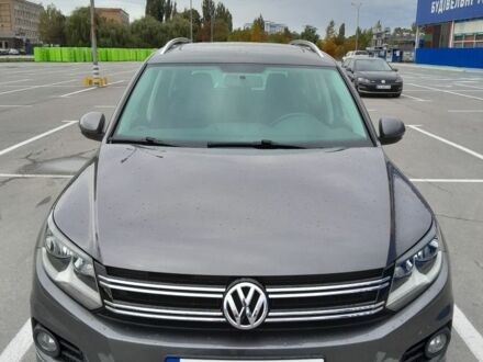 Серый Фольксваген Тигуан, объемом двигателя 2 л и пробегом 204 тыс. км за 11500 $, фото 1 на Automoto.ua