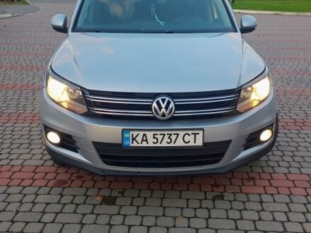 Серый Фольксваген Тигуан, объемом двигателя 2 л и пробегом 193 тыс. км за 10500 $, фото 1 на Automoto.ua