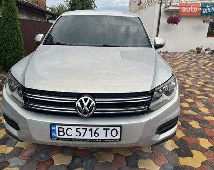 Серый Фольксваген Тигуан, объемом двигателя 2 л и пробегом 255 тыс. км за 9600 $, фото 1 на Automoto.ua