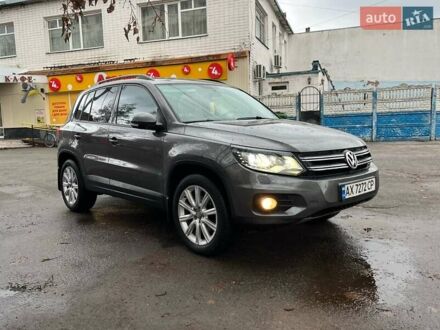 Сірий Фольксваген Тігуан, об'ємом двигуна 2 л та пробігом 242 тис. км за 13800 $, фото 1 на Automoto.ua