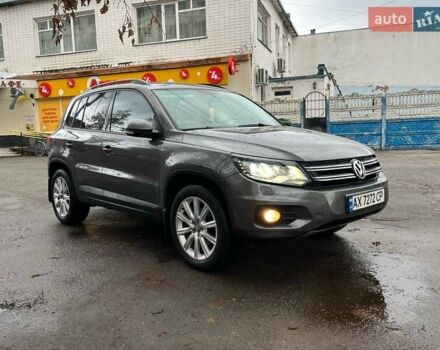 Серый Фольксваген Тигуан, объемом двигателя 2 л и пробегом 242 тыс. км за 13800 $, фото 1 на Automoto.ua