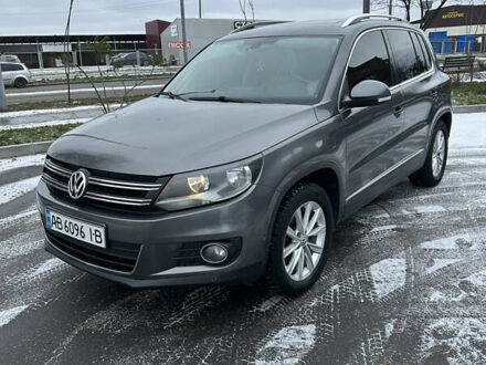 Серый Фольксваген Тигуан, объемом двигателя 2 л и пробегом 302 тыс. км за 10899 $, фото 1 на Automoto.ua