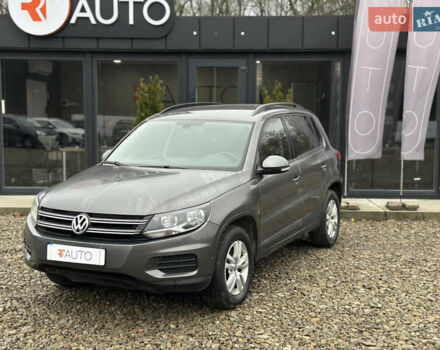 Серый Фольксваген Тигуан, объемом двигателя 2 л и пробегом 170 тыс. км за 12000 $, фото 1 на Automoto.ua