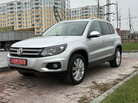 Серый Фольксваген Тигуан, объемом двигателя 2 л и пробегом 125 тыс. км за 14999 $, фото 1 на Automoto.ua