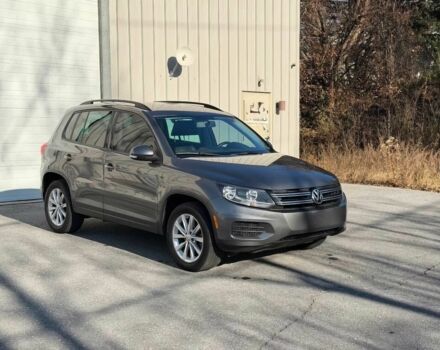 Серый Фольксваген Тигуан, объемом двигателя 2 л и пробегом 77 тыс. км за 3000 $, фото 1 на Automoto.ua