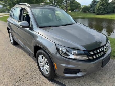 Сірий Фольксваген Тігуан, об'ємом двигуна 2 л та пробігом 74 тис. км за 7900 $, фото 1 на Automoto.ua
