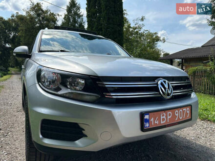 Серый Фольксваген Тигуан, объемом двигателя 2 л и пробегом 128 тыс. км за 15000 $, фото 1 на Automoto.ua