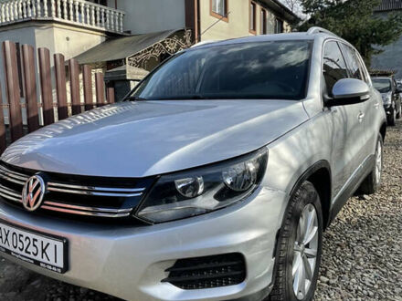 Серый Фольксваген Тигуан, объемом двигателя 2 л и пробегом 40 тыс. км за 17999 $, фото 1 на Automoto.ua