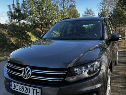 Сірий Фольксваген Тігуан, об'ємом двигуна 2 л та пробігом 108 тис. км за 14000 $, фото 1 на Automoto.ua